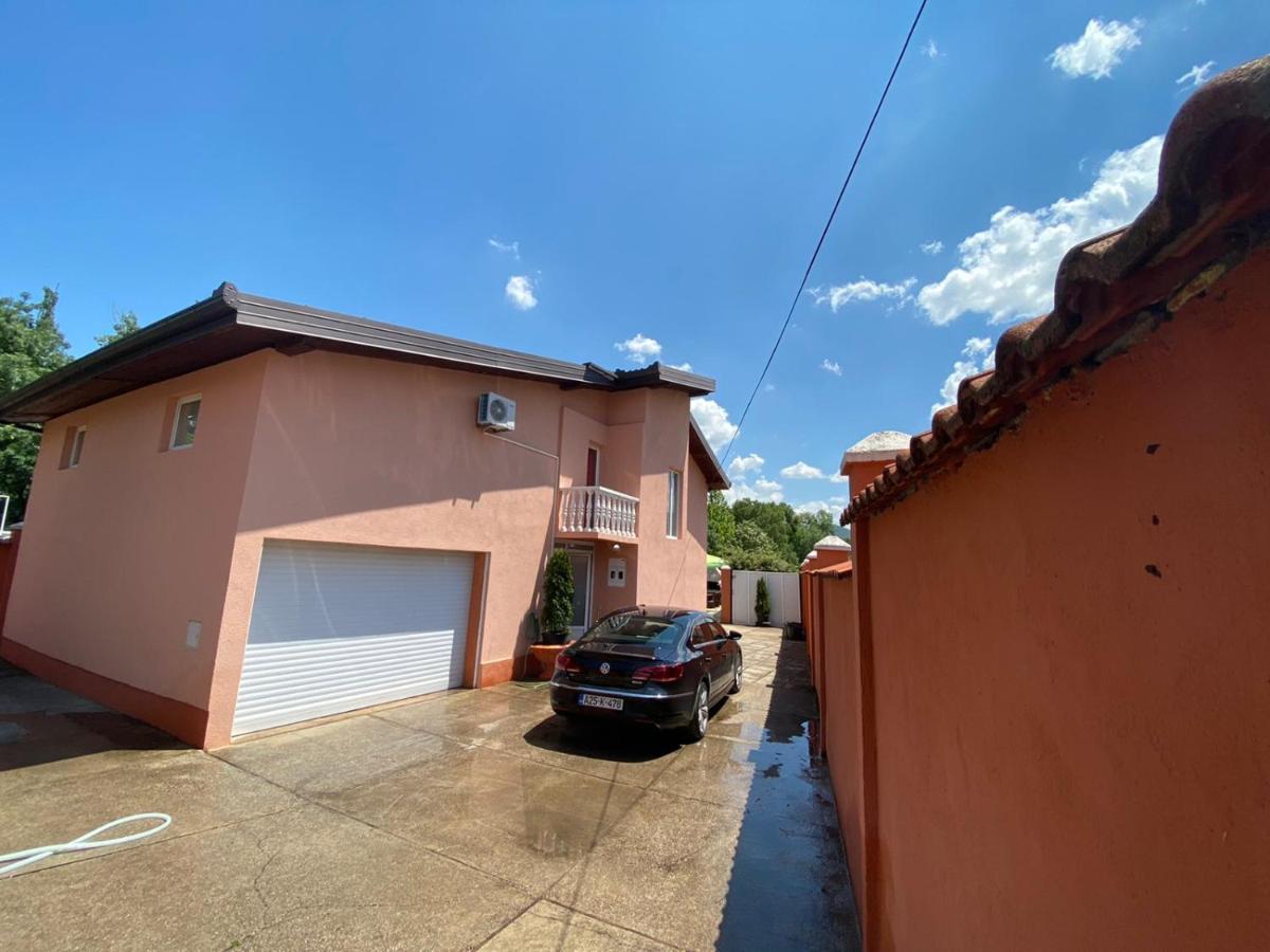 Private Riverside Villa Silvia 莫斯塔尔 外观 照片