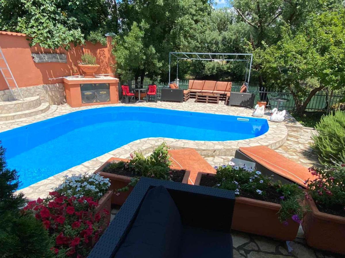 Private Riverside Villa Silvia 莫斯塔尔 外观 照片